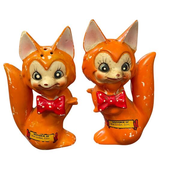 Vintage Elvin Anthropomorphic Fox Salt & Pepper Shakers Orange w/ Red Bow Tie - Picture 1 of 16